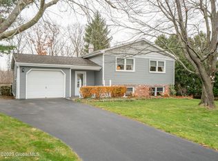 9 Michaelangelo St, Latham, NY 12110
