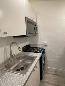 2484 SW 10th St, Miami, FL, 33135