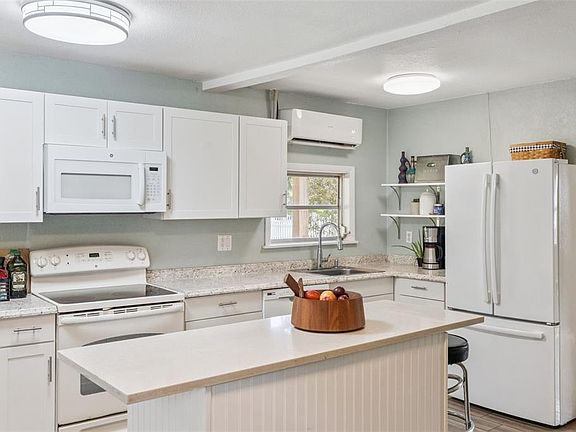 2nd image of 809 GRANDVIEW AVENUE