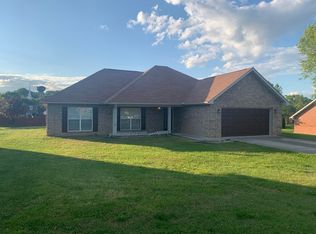 150 Lancaster Dr, Lenoir City, TN 37771