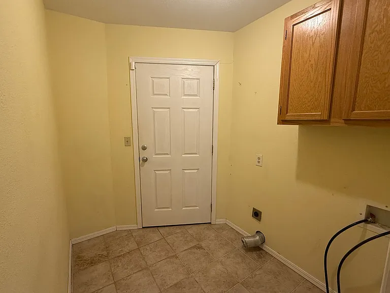 537 E Allen St — Photo 21