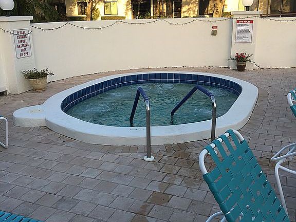 HUGE...Hot Tub / Jacuzzi