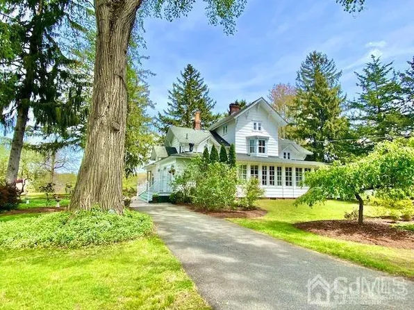 26 Lakeview Dr, Spotswood, NJ 08884