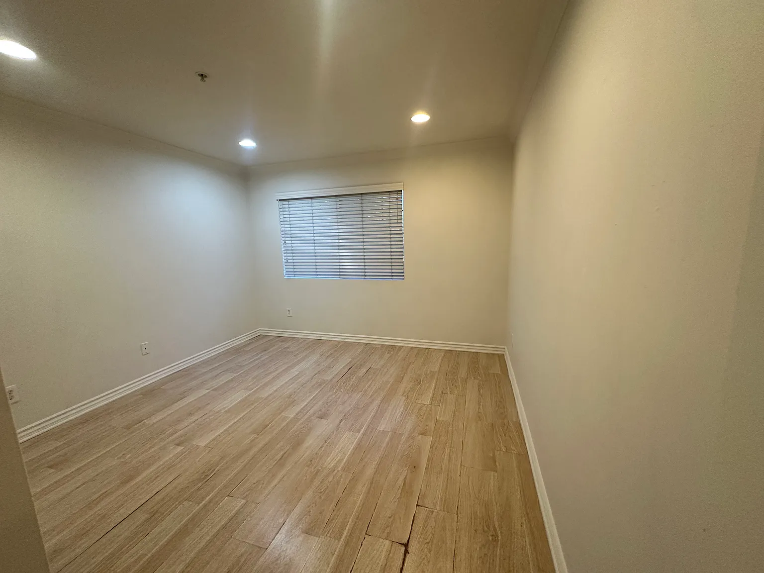 3 bed, 2.5 bath, 1240 sqft, $2,990 — Photo 3