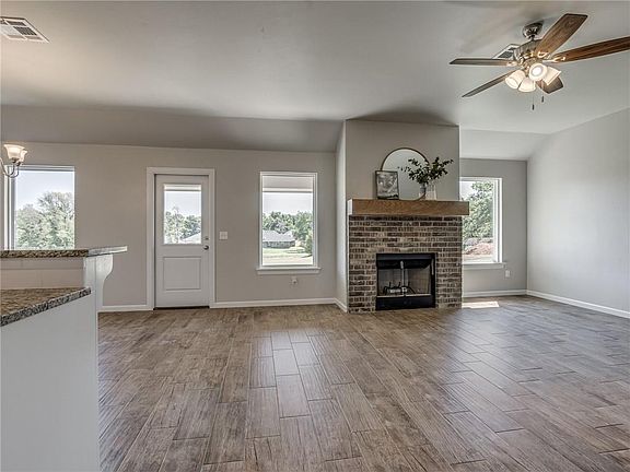 4th image of 9556 Country Side Ln