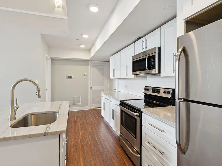 2001 Spring Garden St #305 — Photo 4