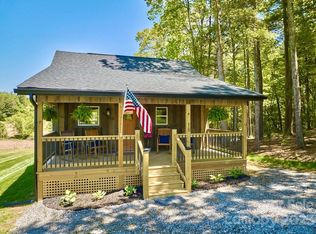 18 N Bear View Dr, Hendersonville, NC 28792