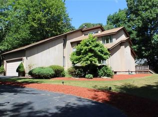 40 Horizon Dr, Cranston, RI 02921