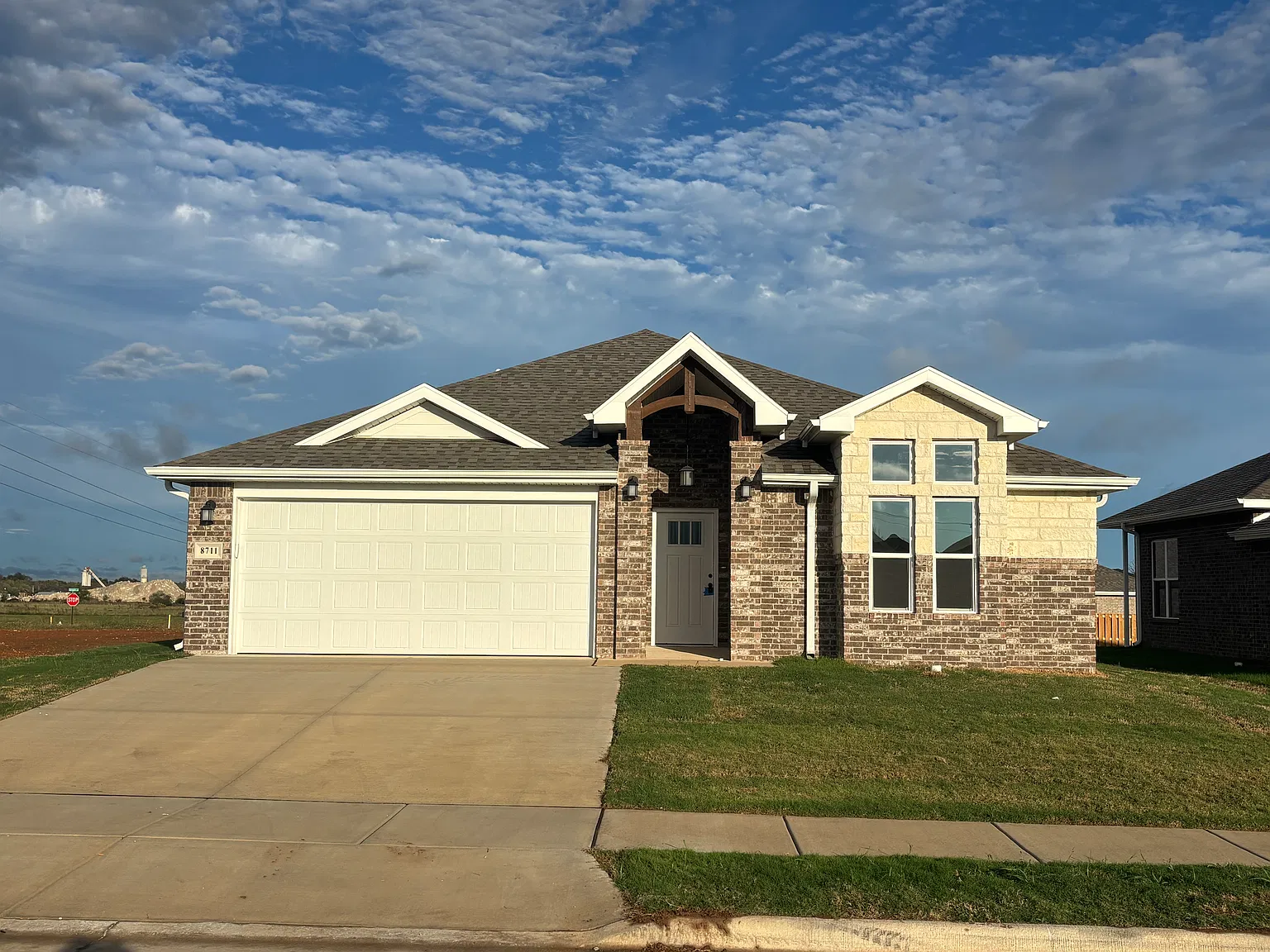 4 bed, 1950 sqft, $2,100 — Photo 1