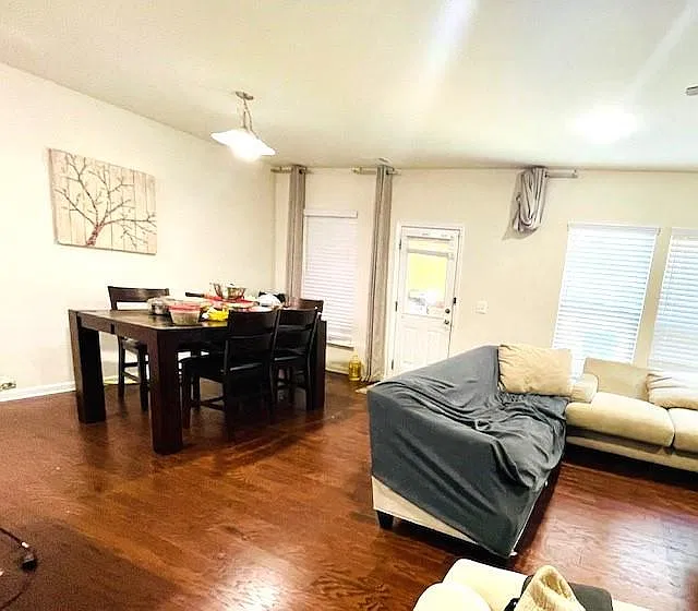 5 bed, 4.0 bath, 3274 sqft, $3,200 — Photo 4