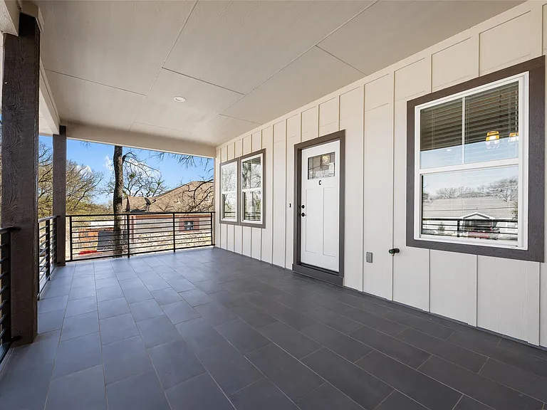 15407 Armstrong Ave — Photo 4