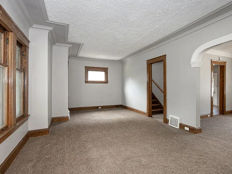 15401 Grovewood Ave — Photo 4