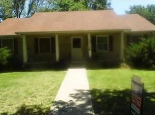 933 S Hickory St, Ottawa, KS 66067