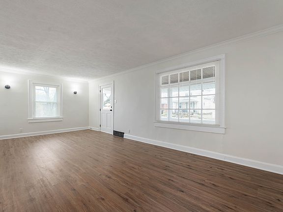 3rd image of 1152 Knox St