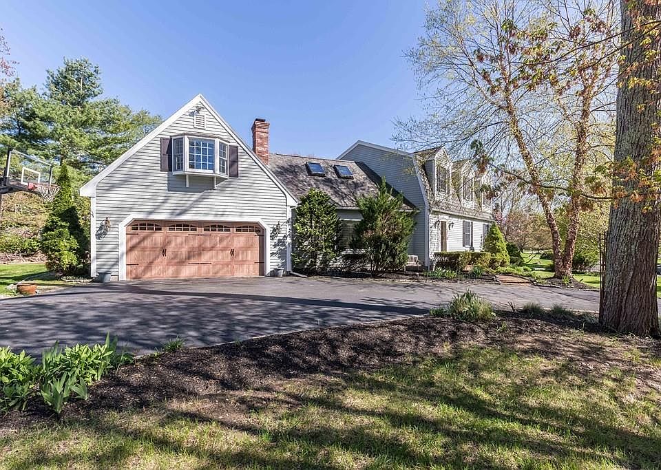 1st image of 14 Windward Dr