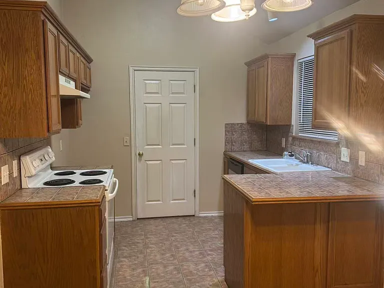 4005 Madison Ave — Photo 3