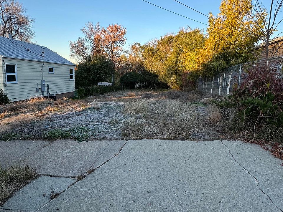 2nd image of 729 12th St NE