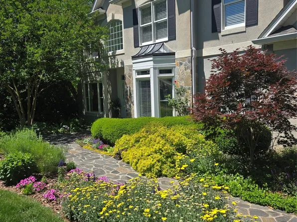 38 Pine Acre Blvd, Asheville, NC 28804