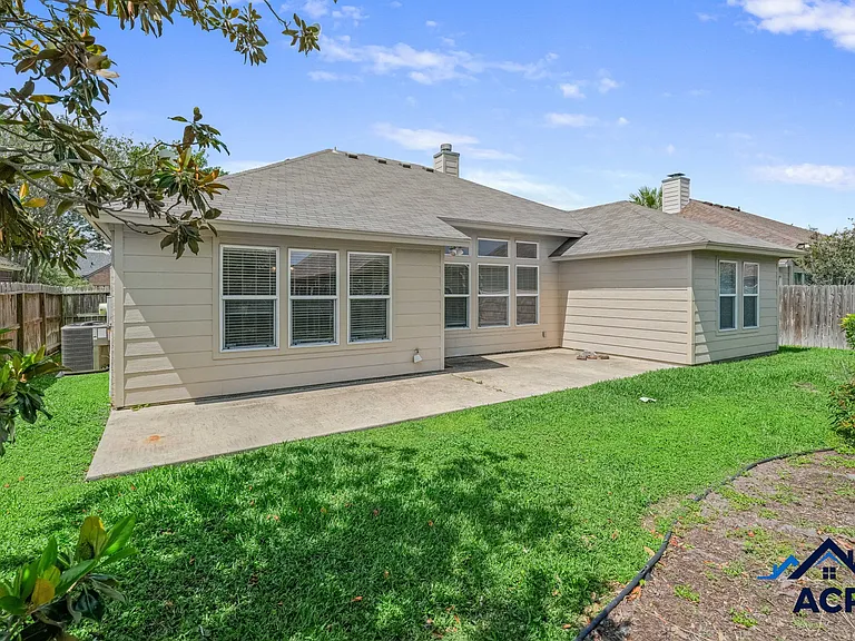 5902 Sutherland Dr — Photo 12
