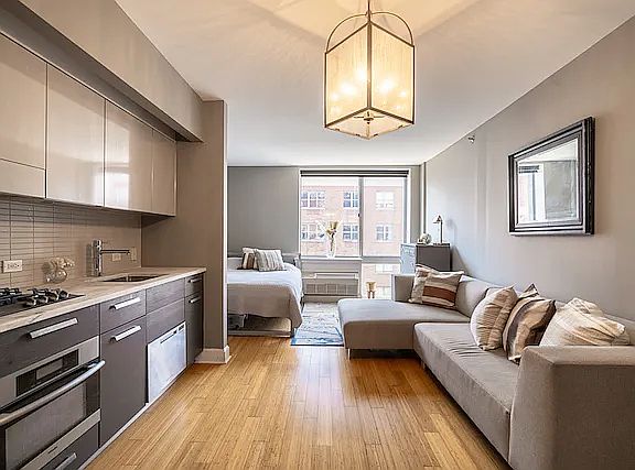 4th image of 505 W 47th St #6BS