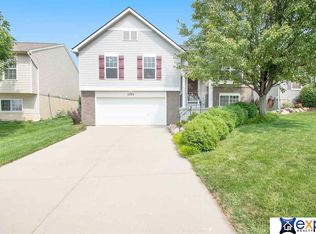 8960 Read St, Omaha, NE 68122