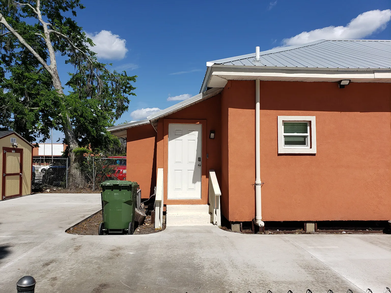 5 bed, 1418 sqft, $1,000 — Photo 2