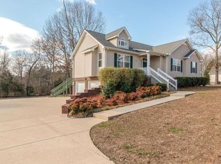 521 Aubrey Ln, Burns, TN 37029