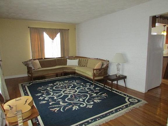 3rd image of 604 Dickson St