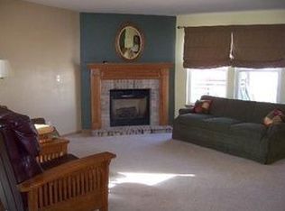 645 Settlement Dr, Maple Park, IL 60151
