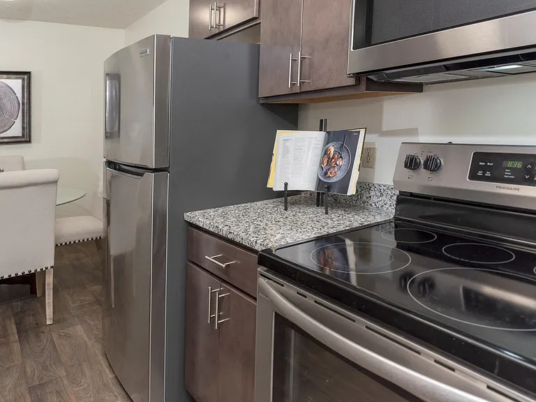 Burnsville Parkway Apartments — Photo 6