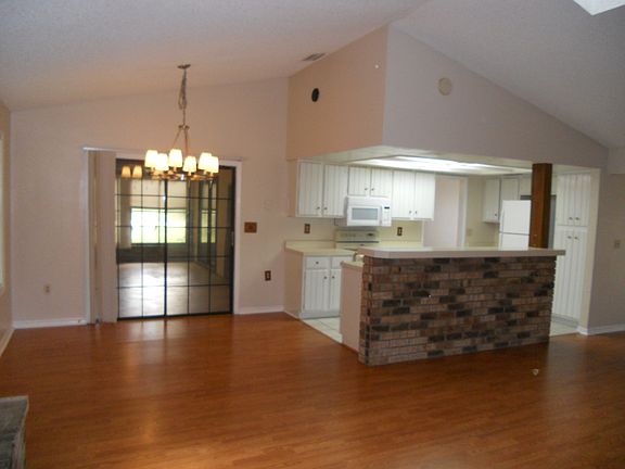 5th image of 1162 Pilgrim Ave
