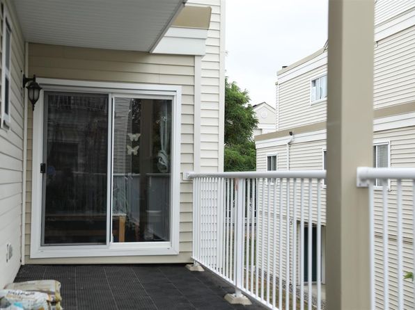 3 bedroom rental in Surrey — photo 10