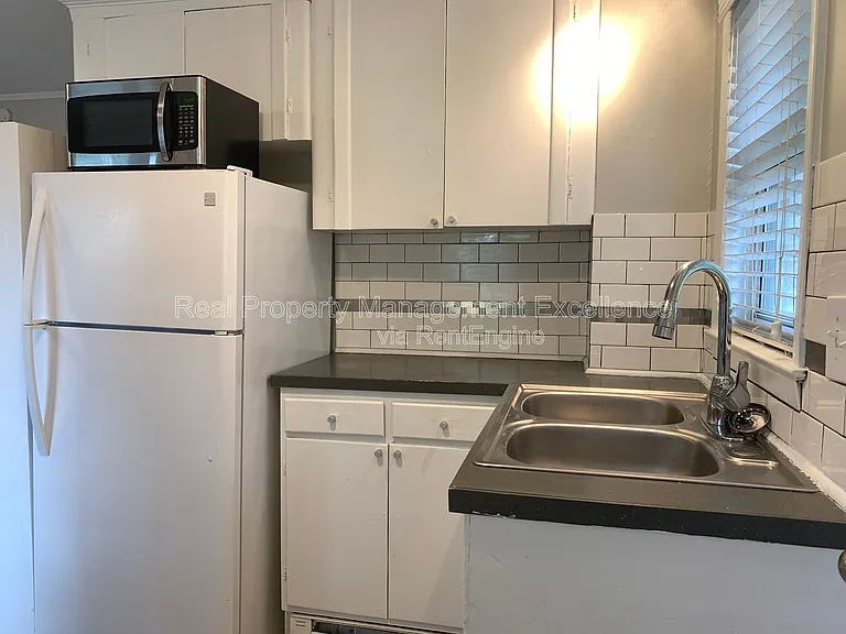 1136 Gorman St #B — Photo 6