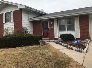 404 Bellarmine Dr E, Joliet, IL 60436