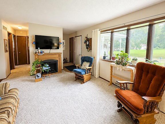 2nd image of 210 Eder St