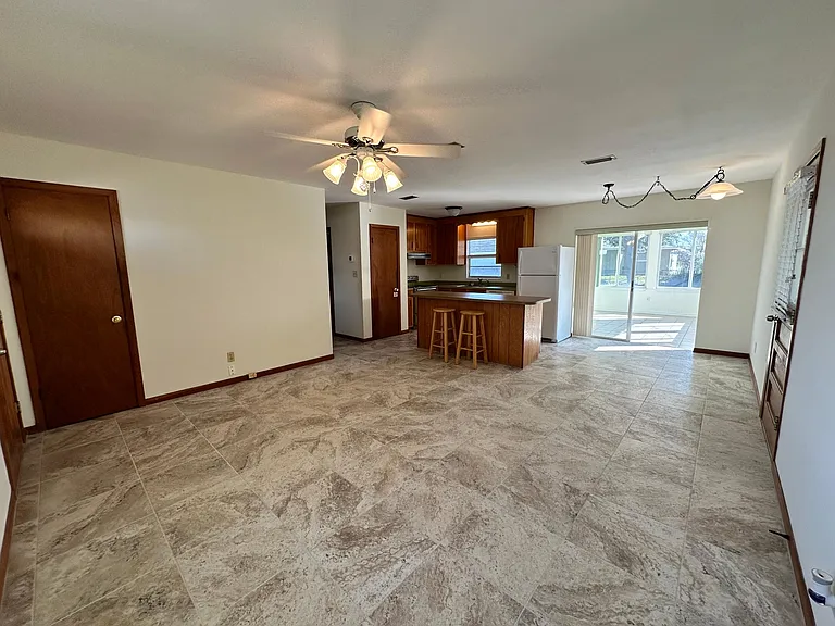 241 Belaire Dr — Photo 11