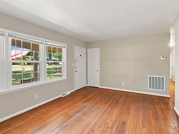 4th image of 544 N Dunn St