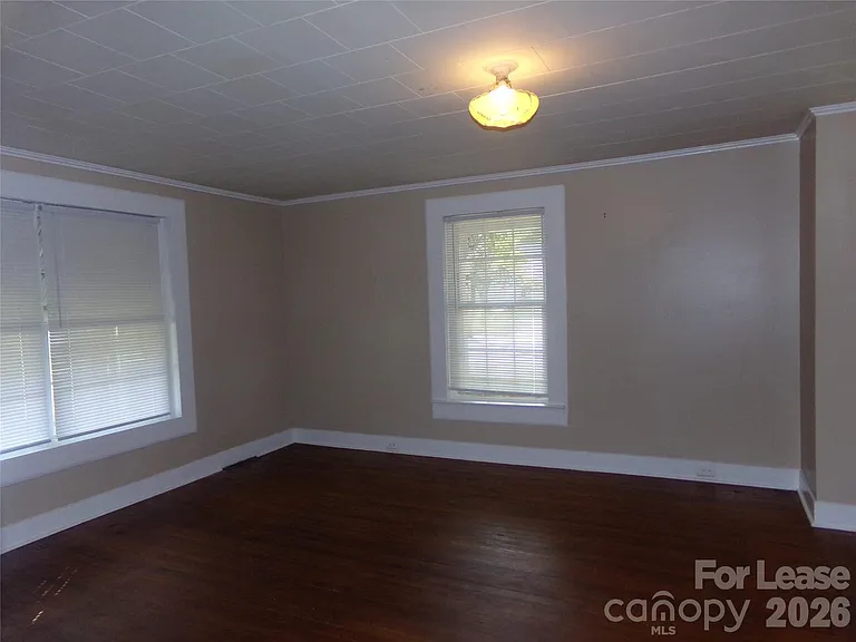 729 Spruce St — Photo 12