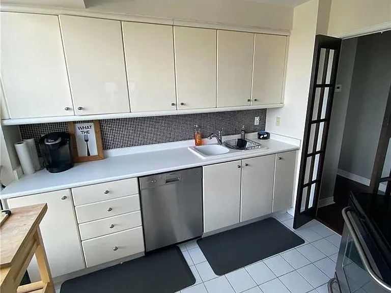 2285 Lake Shore Blvd W #910 — Photo 8