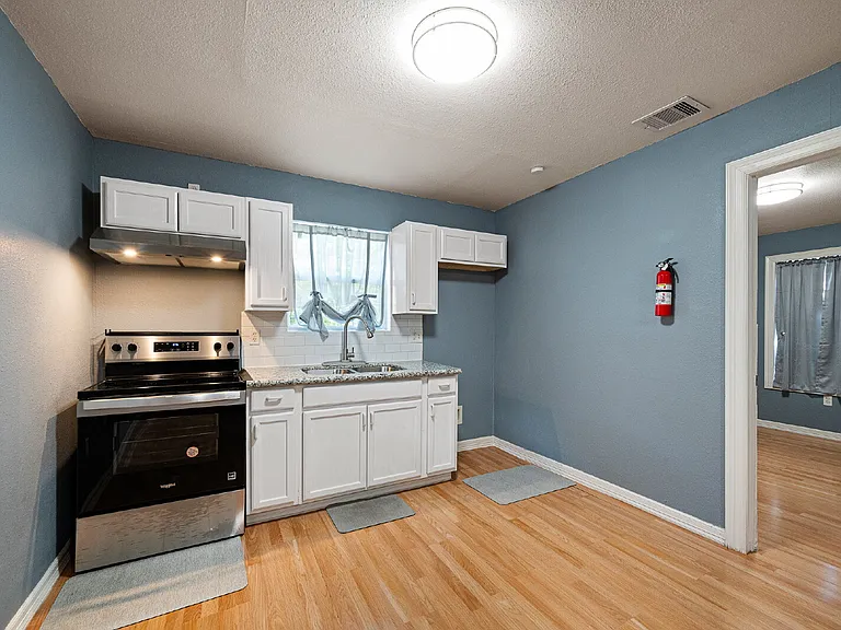 7815 Harding St #B — Photo 15
