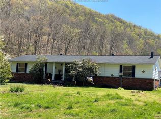 47 Garretson Dr, Peytona, WV 25154