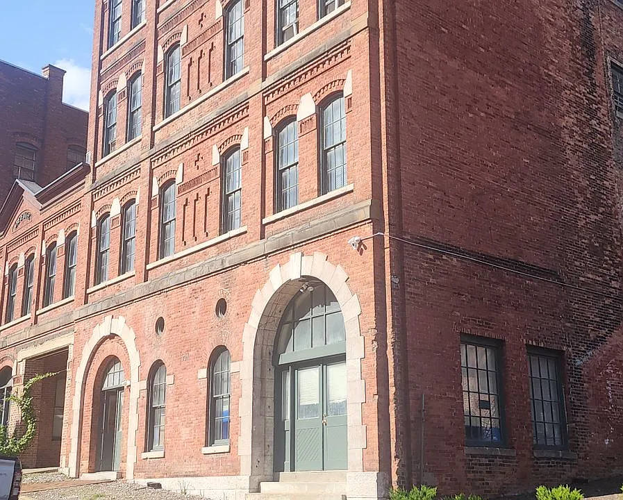 Building Photo 4