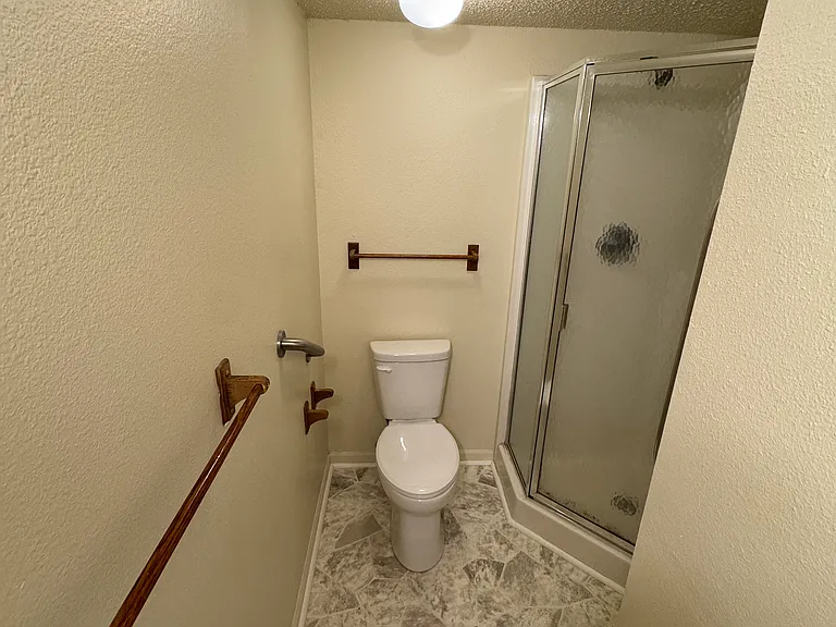 Pioneer Point Apartments — Photo 18