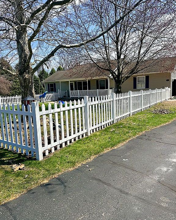 1st image of 18225 Berkshire Dr