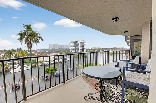 899 Jeffery St #5100 Photo 1