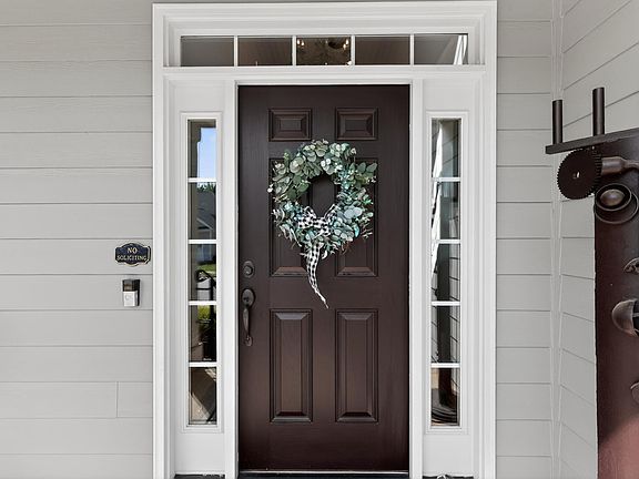 3rd image of 220 Plantation Dr