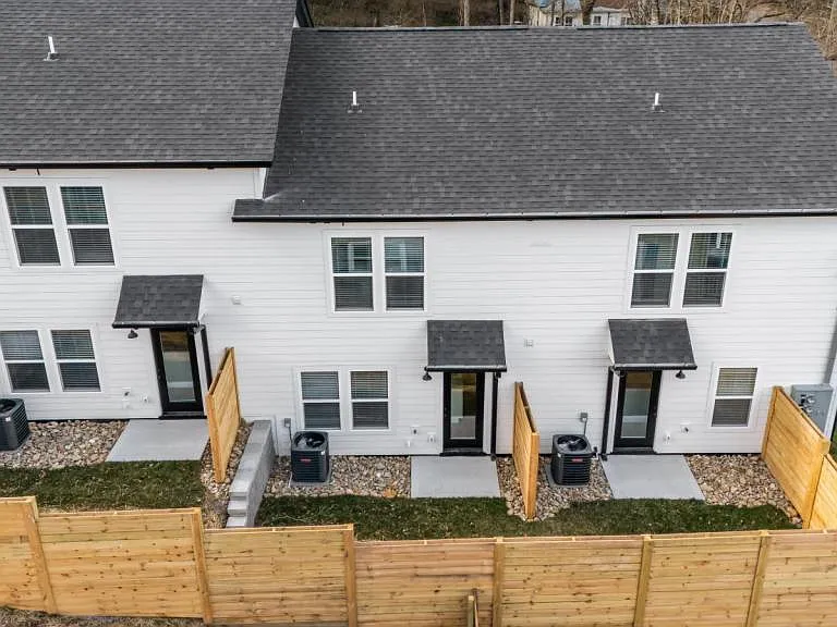 116 Shipman Dr NE — Photo 20