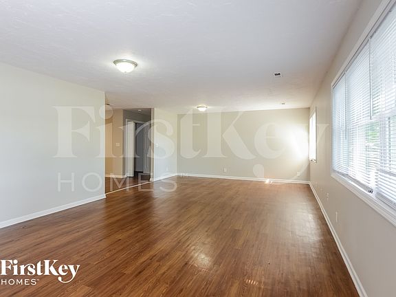 3rd image of 6304 Zionsville Rd