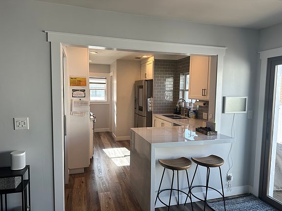 4th image of 945 10th St