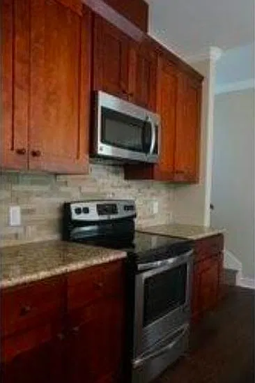 4 bed, 4.5 bath, 2001 sqft, $3,500 — Photo 4